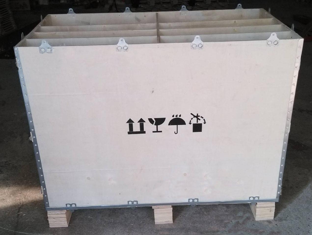 上海客户制作的钢带木箱