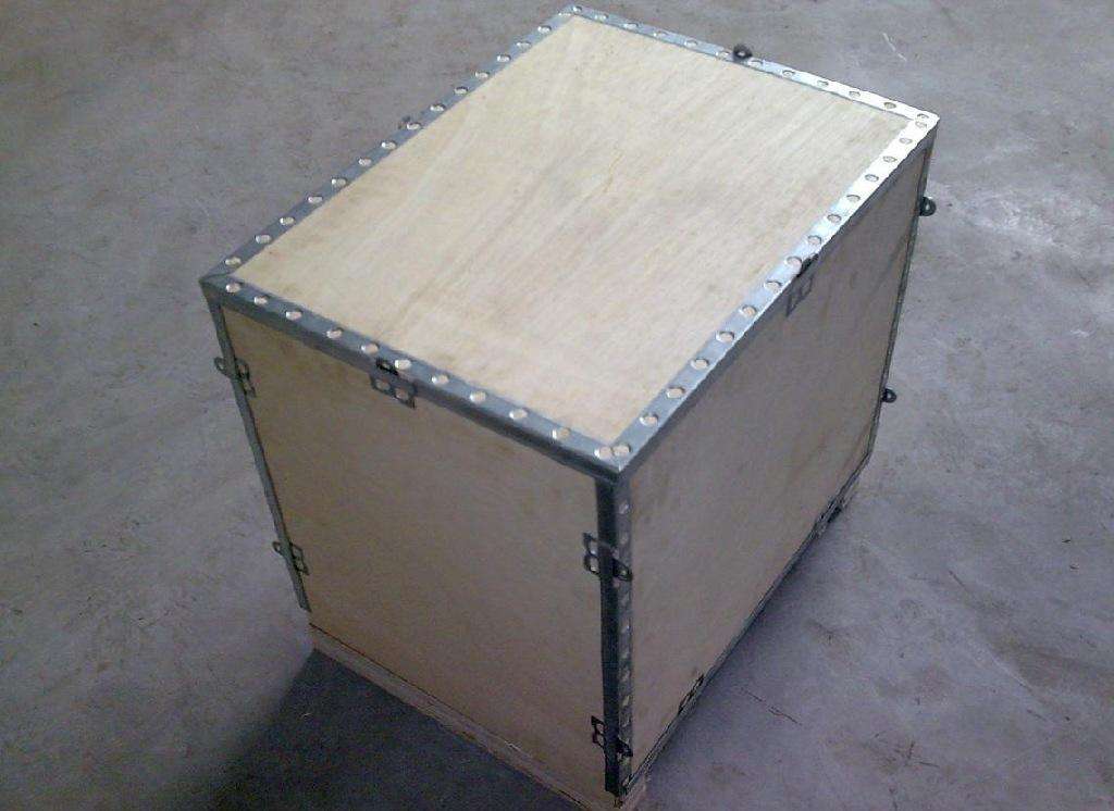 上海客户制作的钢带木箱(图2)